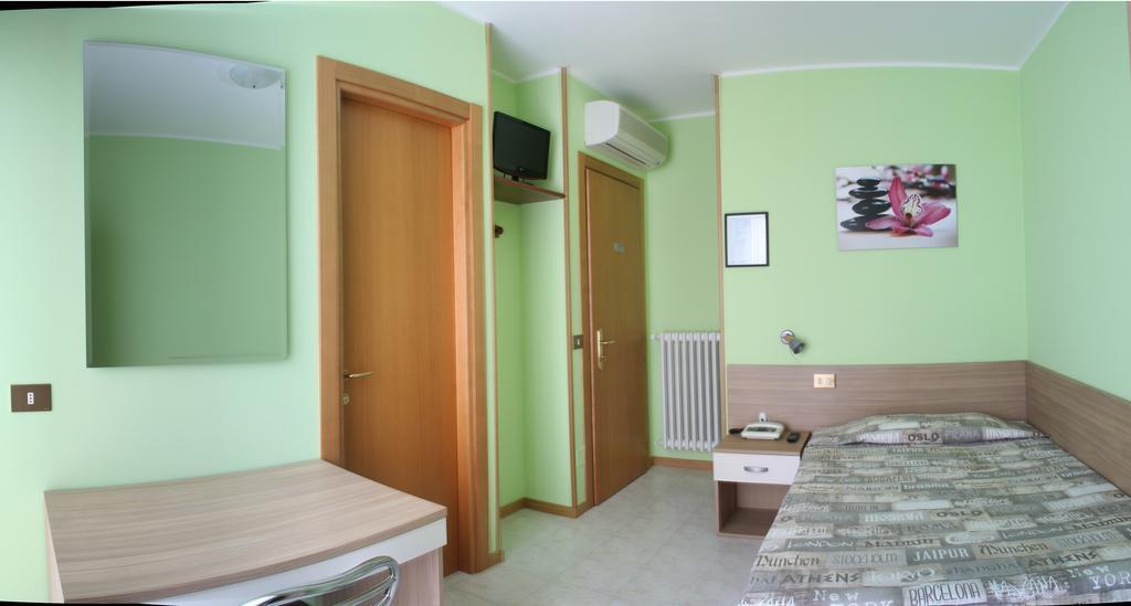 Albergo Esperia Tabiano Terme Ruang foto