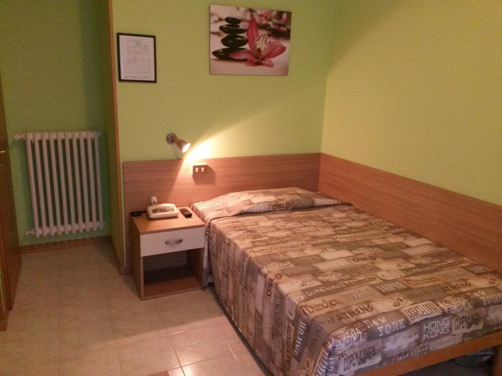 Albergo Esperia Tabiano Terme Ruang foto