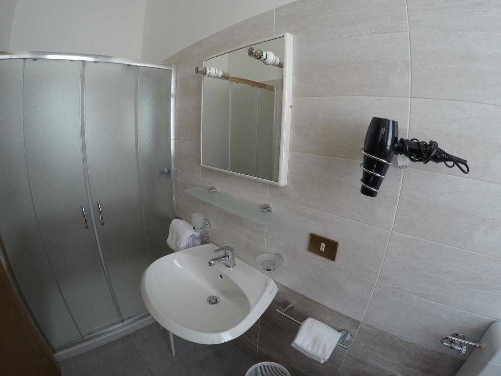 Albergo Esperia Tabiano Terme Bagian luar foto